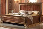 Двухспальная кровать Giotto 160х190 и 180х200 с изножьем и деревянным изголовьем в цвете орех с золотом