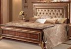 Двухспальная кровать Giotto 160х190 и 180х200 с изножьем и мягким стеганым изголовьем в цвете орех с золотом