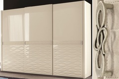 Трехдверный белый глянцевый шкаф-купе Chanel 315,7x65,1х235,6