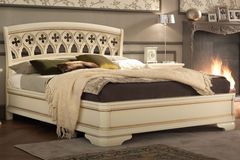 Белая двуспальная кровать 160х200, 180х200 Palazzo Ducale laccato с деревянным резным изголовьем без изножья с золотой патиной