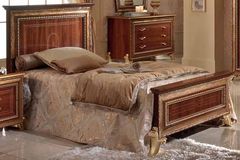 Односпальная кровать Giotto 110х1900 в орехе с золотым кантом в изголовье и изножье с золотыми ножками и высоким изголовьем