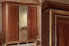 Трехстворчатый распашной классический шкаф Giotto Arredo Classic с центральной зеркальной створкой 194х69,5х214,5 в отделке орех с золотым кантом, короной и фигурными ножками