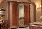 Шкаф Джотто трехстворчатый распашной классический  с центральной зеркальной створкой 194х69,5х214,5 в отделке орех с золотым кантом, короной и фигурными ножками