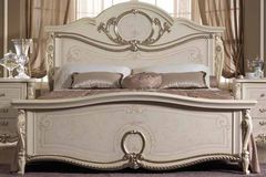 Белая классическая кровать Tiziano с серебряной патиной на высоком фигурном изголовье и изножье 160х190 и 180/200х200 арт.150