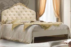 Двуспальная кровать 180х200 Bellini фабрики Casa +39 с обивкой капитоне (простеганная) с мягкой спинкой с серебристой короной на изголовье