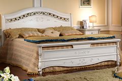 Белая классическая кровать 180х200 Prestige laccato с металлической вставкой в изголовье и изящными фигурными ножками с низким изножьем