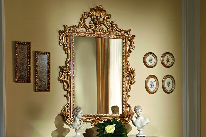 Прямоугольное зеркало 110 в резном золотом фигурном багете L.87 x 5 H.115 фабрики Casa +39