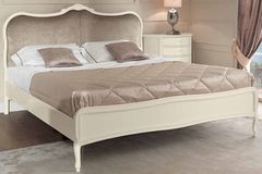 Классическая светлая кровать Francesca 160х200 и 180х200 с мягким волнистым изголовьем в серой ткани и на фигурных ножках