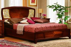 Кровати Tosca Dal Cin 160х200 и 180х200 в отделке вишня с резной деревянной или позолоченной накладкой или вставкой в изголовье