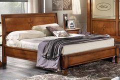 Классическая деревянная кровать Regina 160х195 и 180х200 в массиве и шпоне ореха с инкрустацией в изголовье с или без изножья