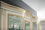гостиная Vivaldi avorio фабрики Maronese волнистый карниз витрины с золотой патиной
