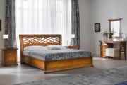 Спальня Bohemia Prama с кроватью с резным изголовьем без изножья и туалетным столиком с зеркалом