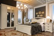 Спальня Afrodita avorio фабрики Maronese с 4 дверным распашным шкафом с зеркалами и кроватью