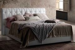 Мягкая кровать Unique в белой эко коже и со стеганой спинкой с шириной спального места 90/120/140/160/180 см
